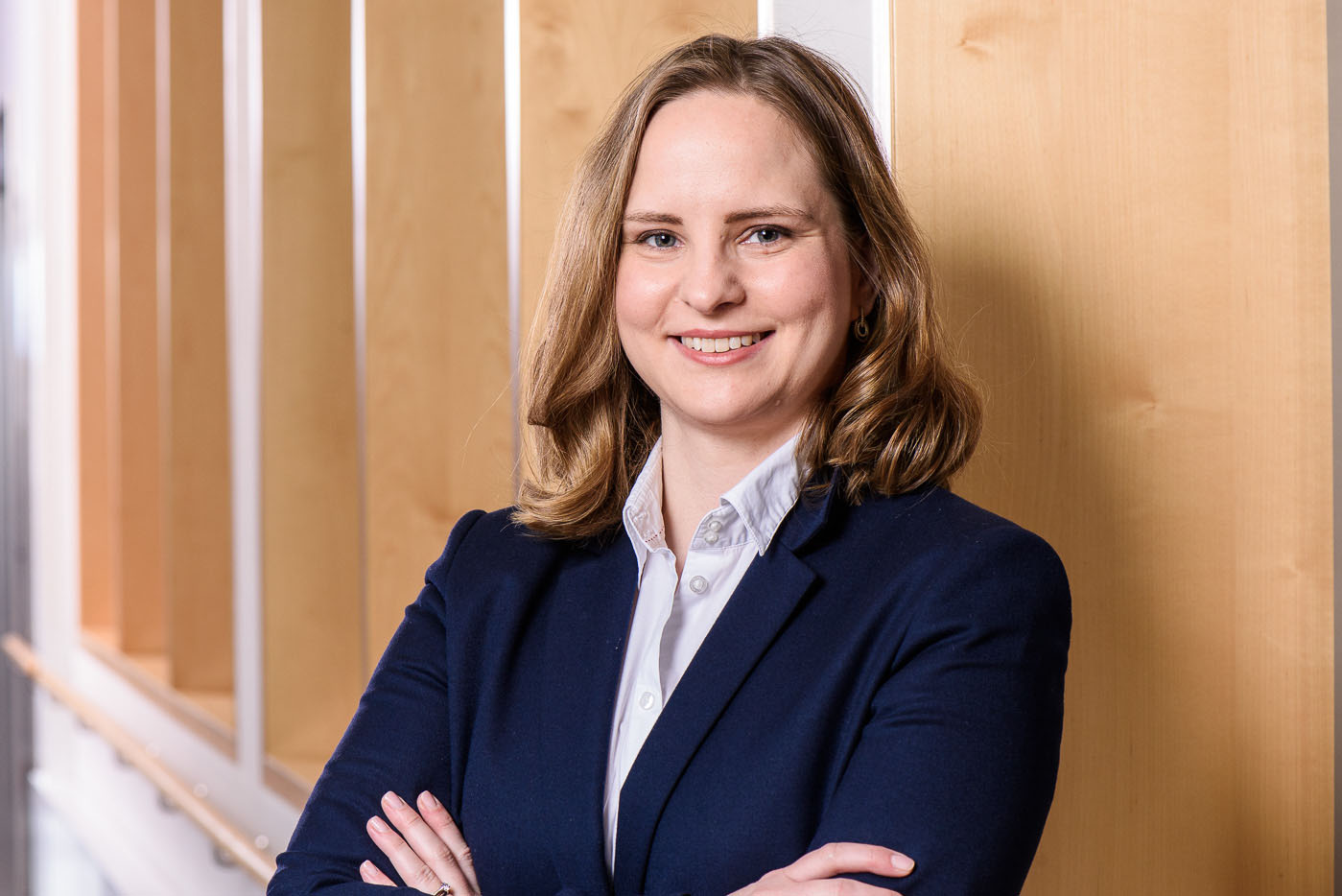 Portrait von Frau Isabelle Rilling, Stellvertretende Vorstandsvorsitzende der Dr. Fritz Erler Stiftung. 