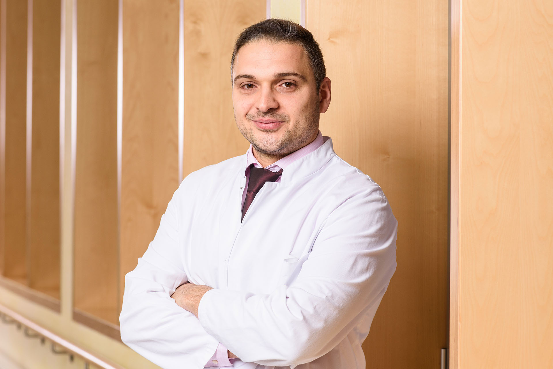 Herr Dr. med. Evangelos Georgomanos, Leitender Oberarzt der Klinik für Orthopädie