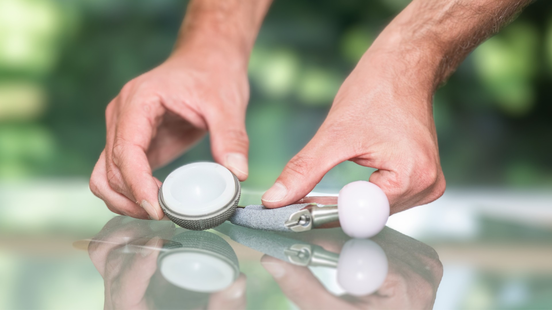 Hüftgelenksprothese mit der AMIS-Technik. 