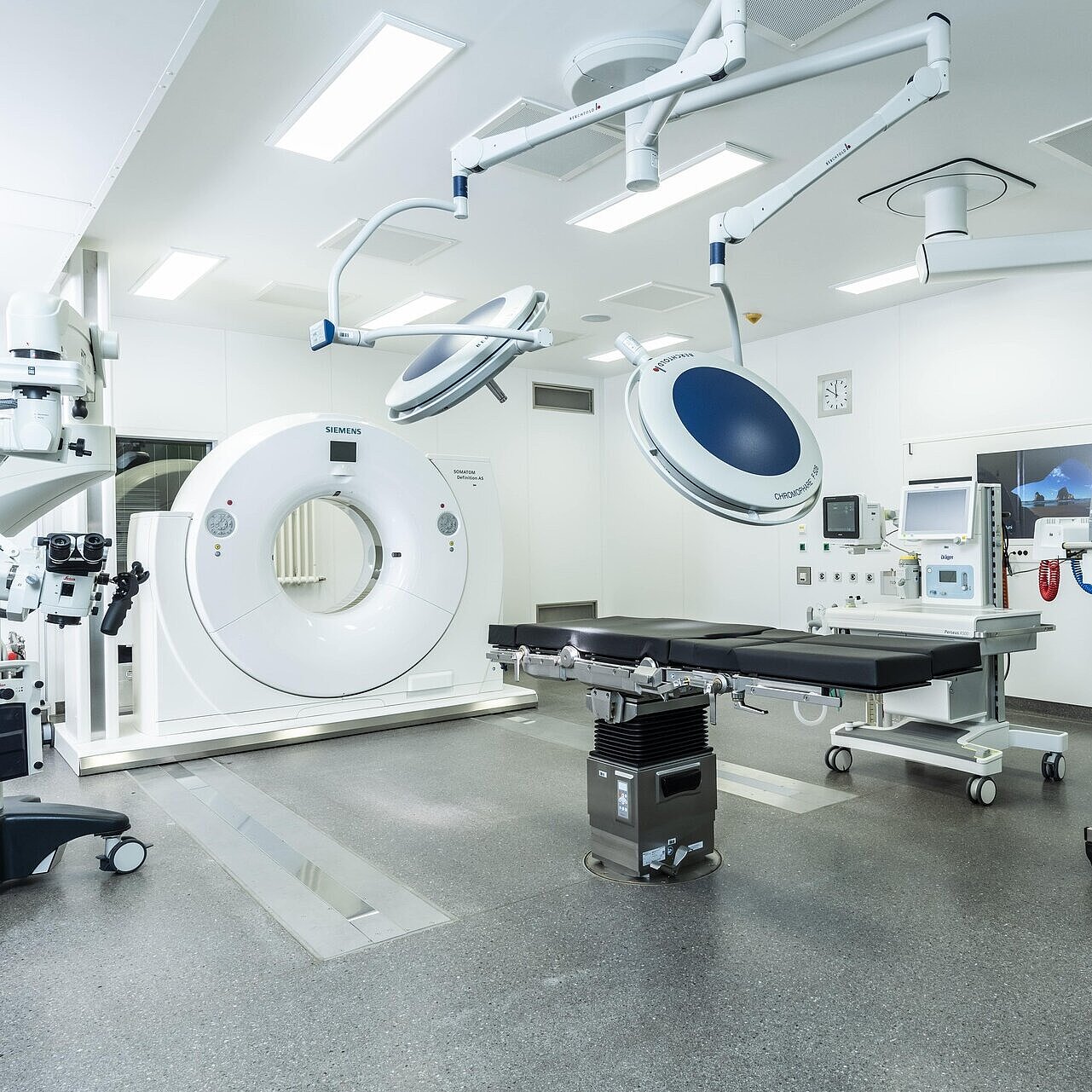 Ein neuer Hybrid-OP Saal der Erler-Klinik.