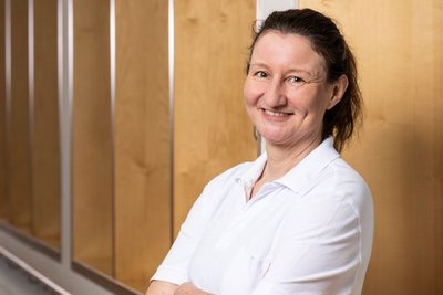 Katja Bloß Portrait von Frau Katja Bloß, Hygienefachkraft in den DR. ERLER KLINIKEN.